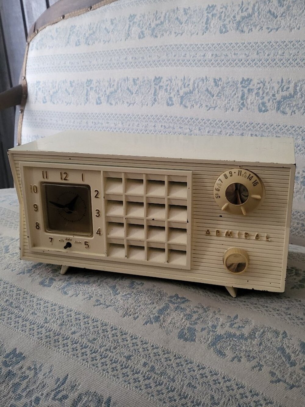 Vintage Admiral 4M23X Tube Clock Radio 1959 Ivory MCM Canada Mid Century Retro